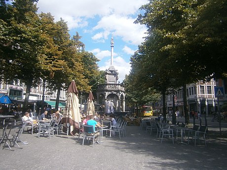 La fontaine dite du Perron, symbole des libertés de la ville