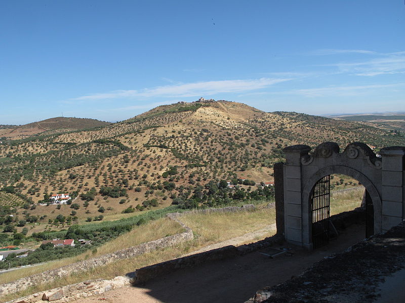 File:Forte visto da entrada do castelo.jpg