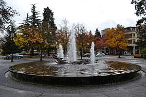 Brunnen (Eugene, Oregon) .jpg