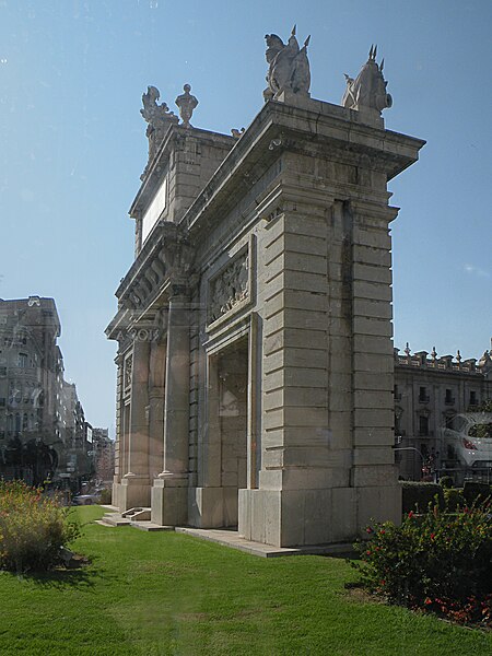 File:Franco's monument to all the victims of Civil war.jpg