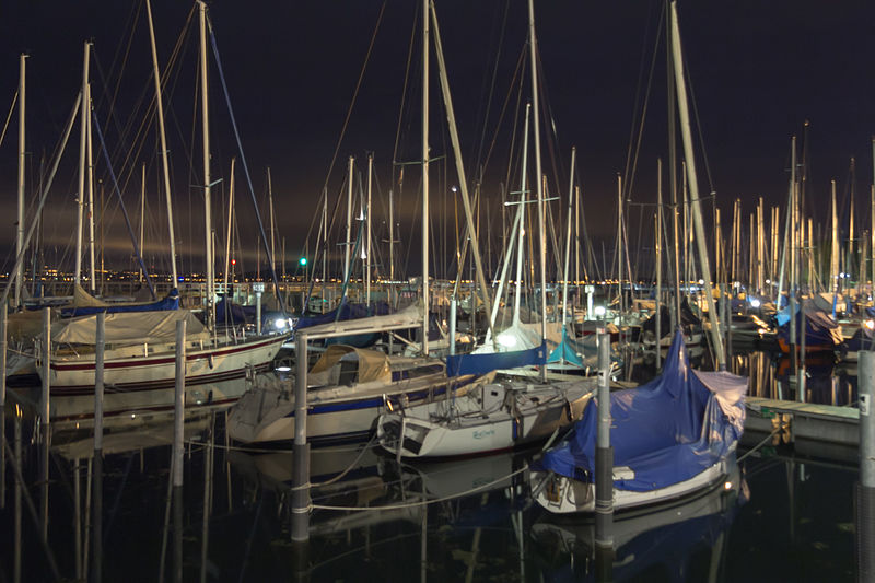 File:Friedrichshafen bei Nacht - Hafen 1 002.jpg