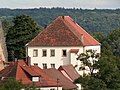 Deutsch: Stettensches Schlösschen in Garnberg, gesehen aus vom Garnberger Neubaugebiet (August 2008)