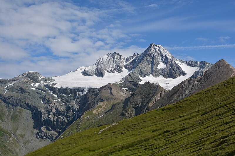 File:Gramul, Glocknerwand, Großglockner und Freiwandspitze vom Figerhorn b.jpg