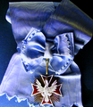 Krzyż i Wielka Wstęga Orderu Orła Białego, dziesiątego Wielkiego Mistrza tego orderu prezydenta RP na uchodźstwie Ryszarda Kaczorowskiego