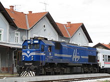 HŽ 2044 007 im Bahnhof