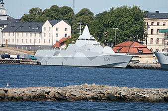 HMS Nyköping (K34) i Karlskrona örlogsbas sommaren 2008.