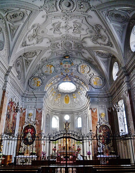 File:Hall Basilika Herz Jesu Innen Langhaus Ost 2.jpg