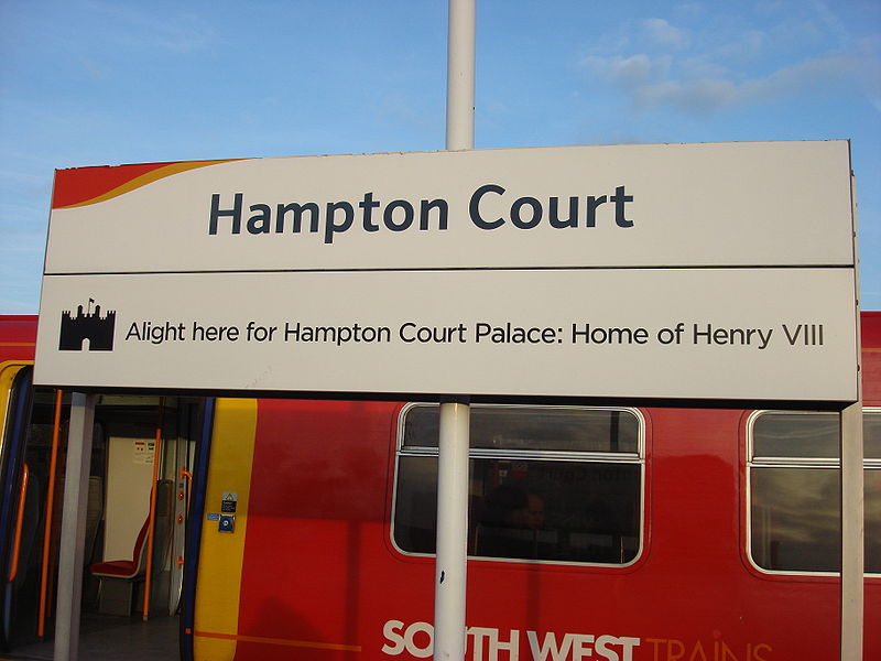 File:Hampton Court railway station 10.jpg