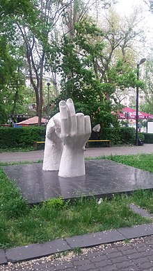 Hands of Friendship, Yerevan 15.jpg