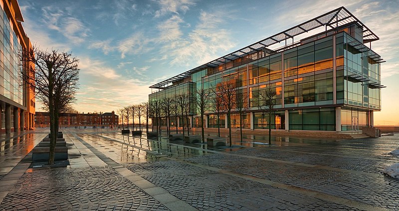 File:Hull Marina am IMG 5489-2 - panoramio.jpg