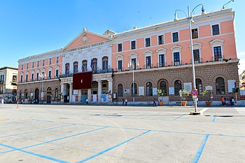 Het Teatro Piccinni vandaag