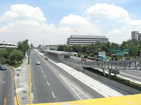 Southern section of Avenida Insurgentes, taken from a bridge of the Periférico, near the Perisur Mall. Shows Metrobús station Perisur