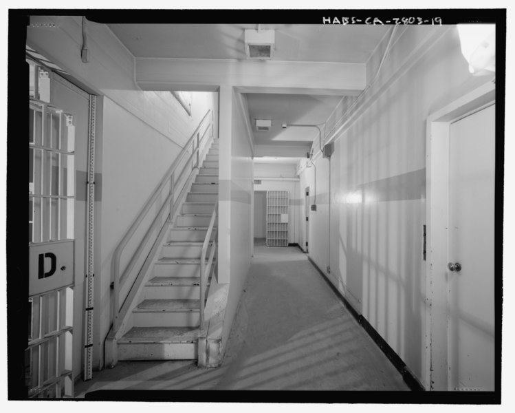 File:Interior, second floor, main stairwell detail, view facing north - Santa Monica City Jail, 1685 Main Street, Santa Monica, Los Angeles County, CA HABS CA-2803-19.tif