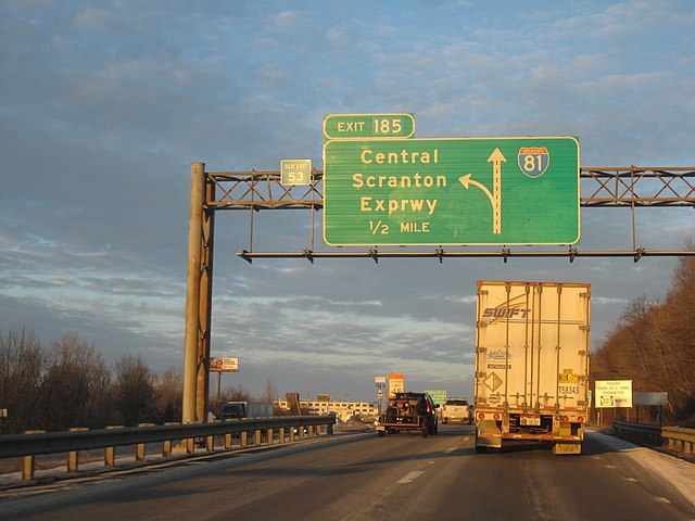 I-81 northbound approaching Central Scranton Expressway (now President Biden Expressway) in Scranton