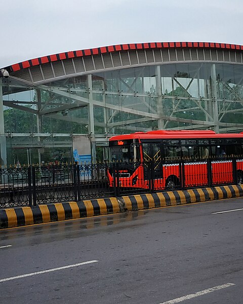 File:Islamabad-Rawalpindi Metrobus Blue Area Station.jpg