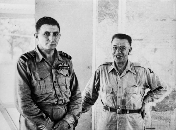 Royal Australian Air Force chief, Air Vice Marshal George Jones (left) meeting the Allied air forces commander in the SWPA, Lieutenant General George 