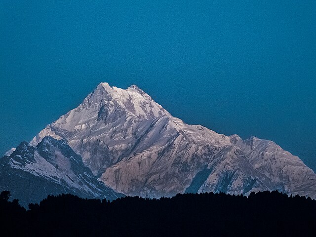 File:Kanchenjunga_as_seen_from_Gangtok.jpg