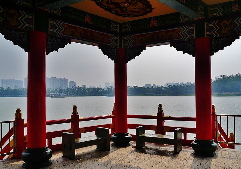 File:Kaohsiung Lotus Pond Wuli-Pavillon Innen 1.jpg