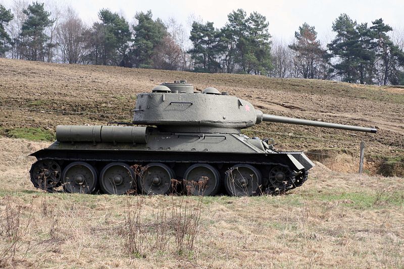 File:Kapisova detail tank v priestore.jpg