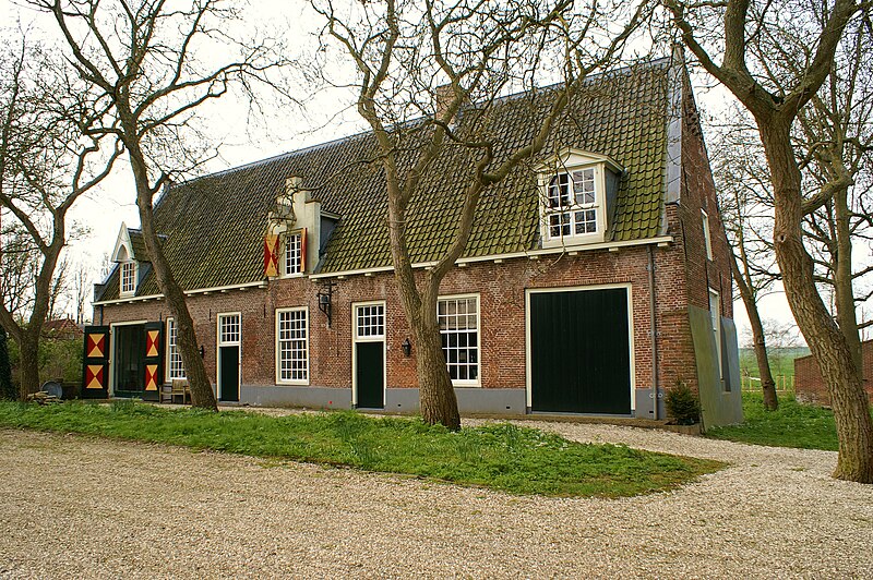 File:Kasteel Loenersloot - Koetshuis.JPG