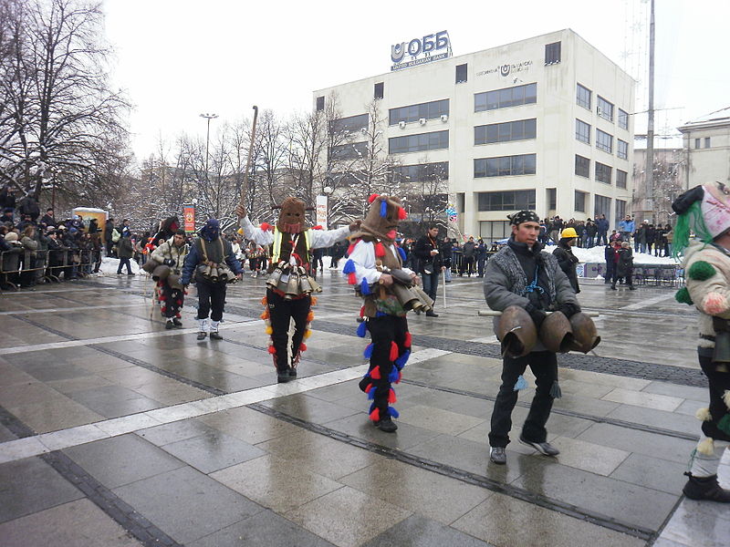 File:Kukeri Yabalkovo-Surva 2012 15.JPG