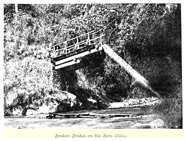File:LOUIS(1894) p106 BROKEN BRIDGE ON THE RORO CHHU.jpg
