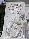 Pleureuse du monument aux morts