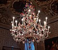 Lustre de Murano sur le modèle des premiers chandeliers à pendeloques dites « de cristal » de la Renaissance.