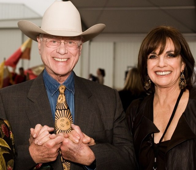 Linda Gray with Larry Hagman in 2009