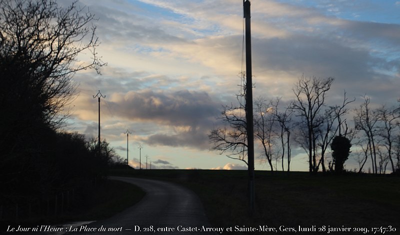 File:Le Jour ni l’Heure 3846 , La Place du mort — D. 218, entre Castet-Arrouy et Sainte-Mère, Gers, Gascogne, lundi 28 janvier 2019, 17-47-30 - Flickr - Renaud Camus.jpg