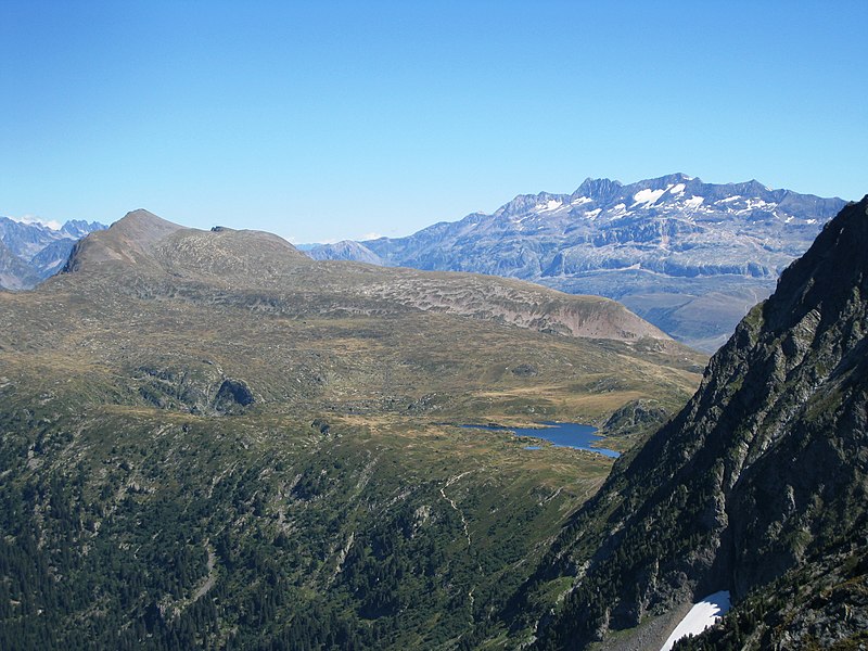 File:Le Lac Fourchu, depuis la crête de Brouffier - panoramio.jpg