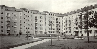 So kommt man zu dem Leopoldine-Glöckel-Hof mit den Öffentlichen - Mehr zum Ort Hier