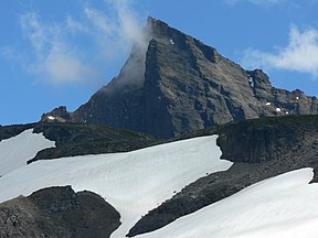 Lincoln Peak mencari timur-tenggara dari Belibis Ridge