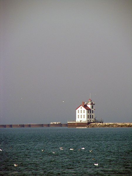 File:Lorain Lighthouse.jpg