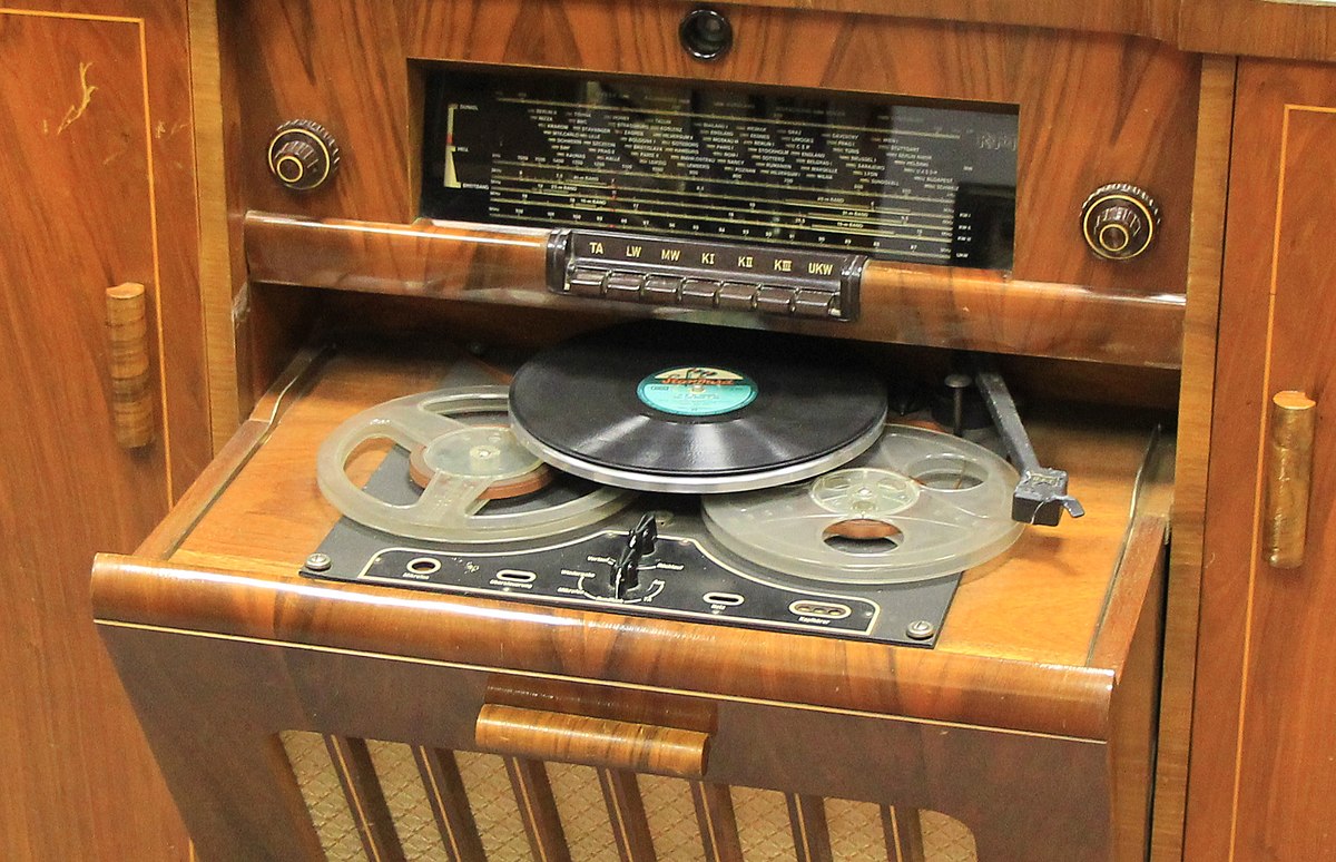 Category:Reel-to-reel and record player combinations - Wikimedia Commons