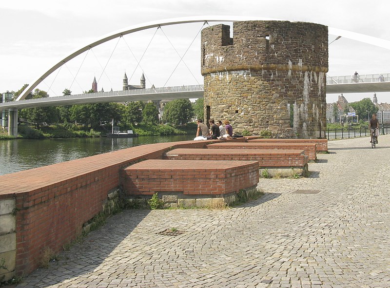 File:Maastricht Hoge Brug from east bank (cropped).JPG