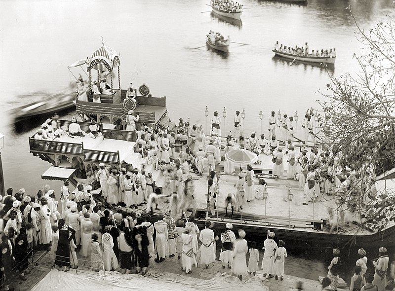 File:Maharaja Fateh Singh of Udaipur, (r.1884-1930), on royal barge, Udaipur.jpg