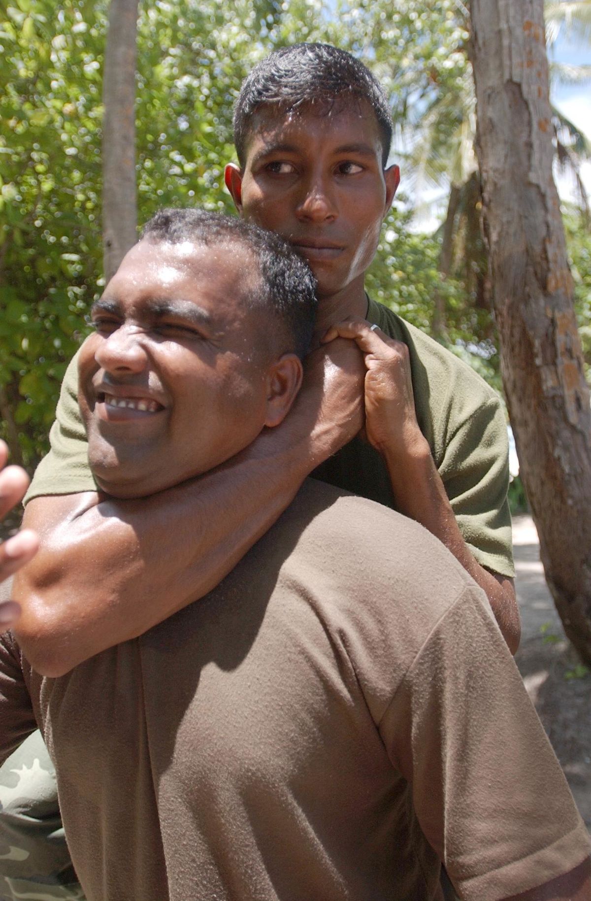 1200px-Maldives25a-rear_choke.jpg