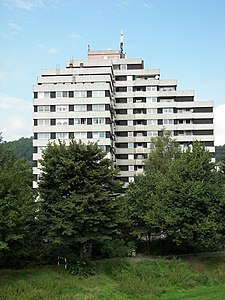 Hochhaus "Affenfelsen" am Lahnufer