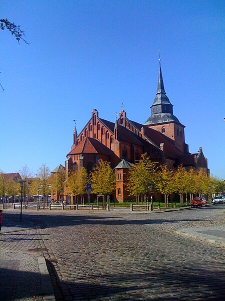 File:Marienkirche Boizenburg.jpg