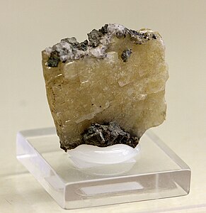 Matlockit mineralogisches museum bonn.jpg