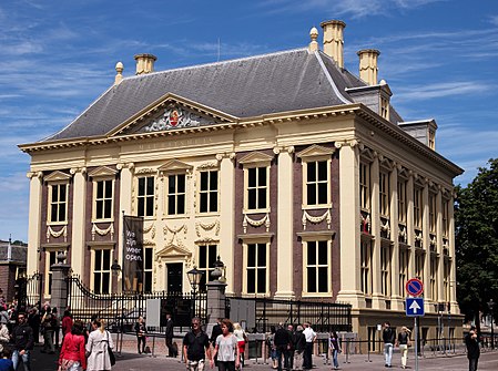 Mauritshuis Museum (14346890947).jpg