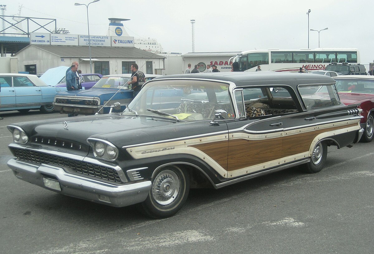 Ford Mercury Town sedan