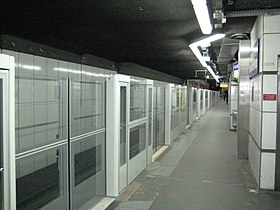 Автоматические платформенные ворота на платформе
