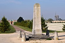 Obelisk mit Kellermanns Herzbestattung (Quelle: Wikimedia)