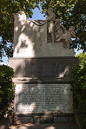 Monument aux morts construit après la Première Guerre mondiale.