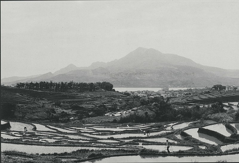 File:Mount Guanyin and terraces in Tamsui ca. 1970 01.jpg