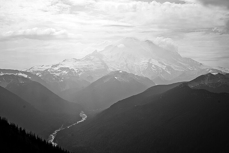 File:Mt Rainier from the east (43486390).jpg
