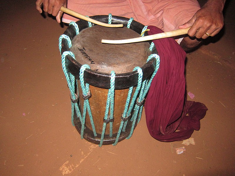 File:Music Instruments - ബാന്റ് സെറ്റ് ഉപകരണങ്ങൾ 03.JPG