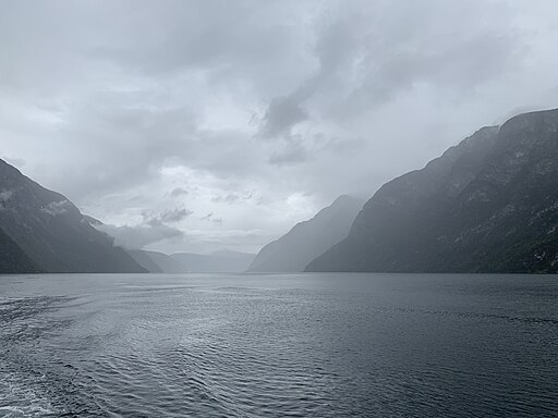 Wolken am Nærøyfjord (UNESCO-Welterbe in NOrwegen)